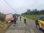 Mobil Tahanan Bawa 14 Napi Terguling di Dumai, Dua Polisi Luka Ringan