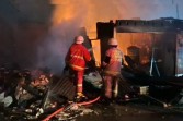 Nahas! Dini Hari Tiga Ruko dan Satu Rumah Ludes Terbakar di Pekanbaru
