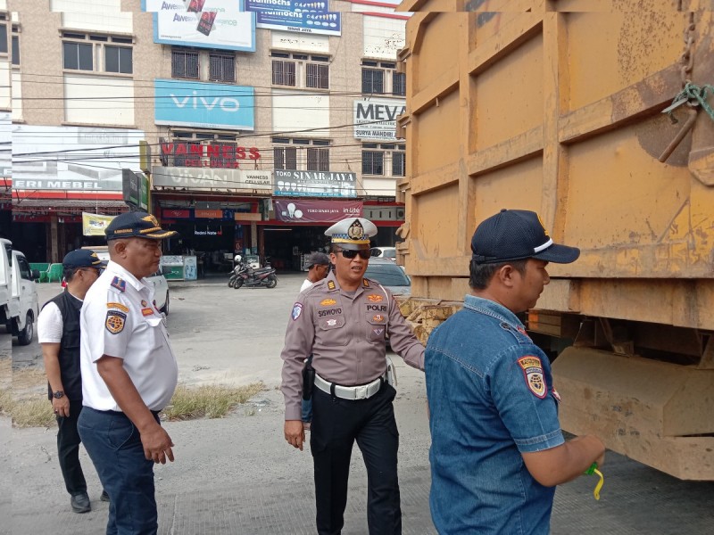 Dishub Pekanbaru Jaring Puluhan Truk ODOL