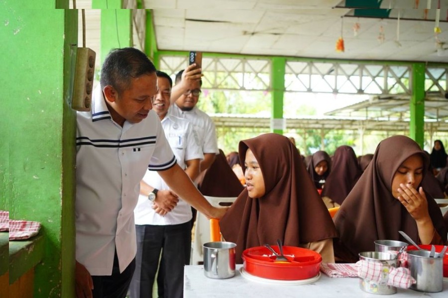 Antisipasi Kasus Keracunan, Gubri Abdul Wahid Terus Pantau Program MBG