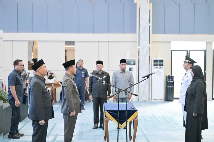 Lantik 39 Pejabat, Agung Nugroho Tegaskan Lurah Harus Hadir di Tengah Masyarakat