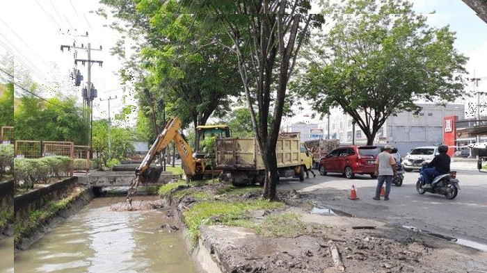 Antisipasi Banjir Sekitar Jalan Arifin Achmad, Dinas PUPR Kota Pekanbaru Lakukan Ini!