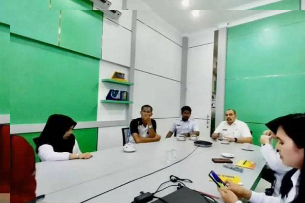 Dukung Gerakan PBLHS, Sekretaris DLHK Pekanbaru Gelar Rapat Bersama Perwakilan KLHK
