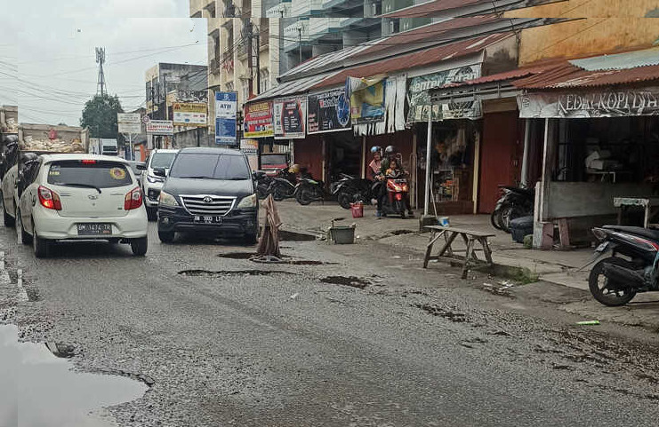 Secara Bertahap, PUPR Pekanbaru Bakal Tambal Sulam Jalan Nenas