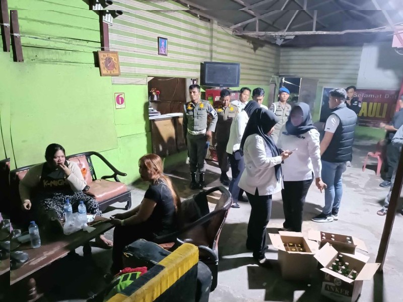 Razia Malam Ramadan di Pekanbaru, Satpol PP Temukan Puluhan Botol Miras