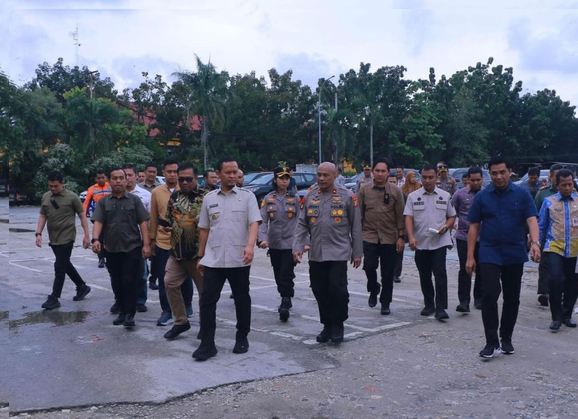 Walikota Pekanbaru Tinjau Lokasi Posko Utama dan Dapur Umum Penanganan Banjir