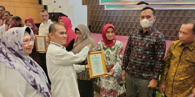 Dinas Koperasi dan UMKM Pekanbaru Beri Penghargaan Kepada 15 Koperasi Ini!