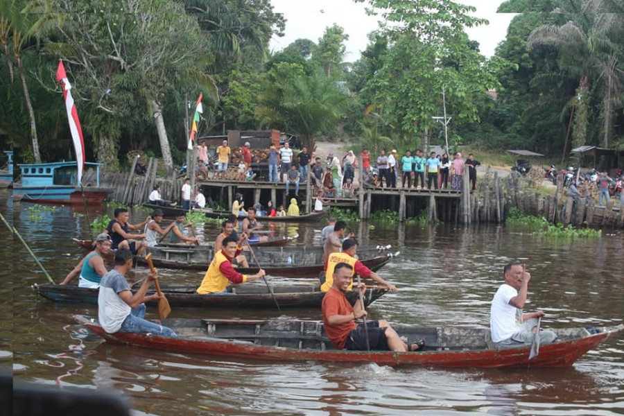 Sambut HUT RI ke 79, Warga Tanah Putih Gelar Lomba Pacu Sampan