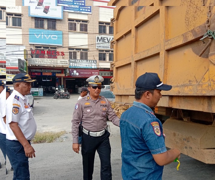 Operasi Penertiban, Satgas Gabungan Amankan 48 Truk ODOL di Pekanbaru