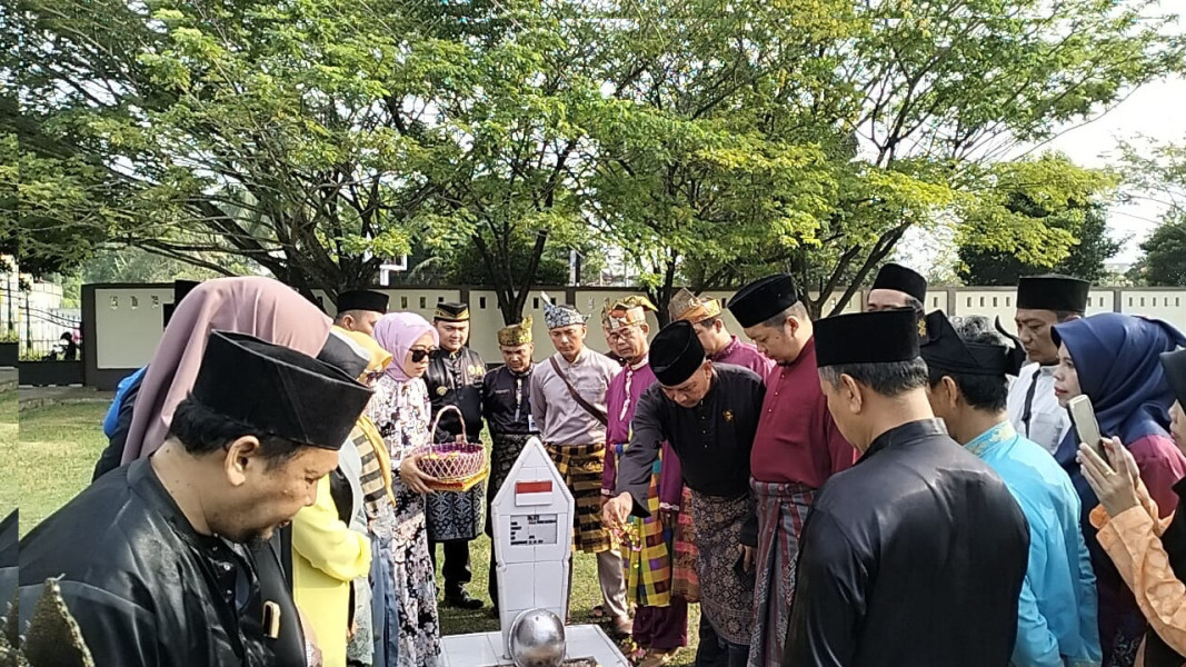 Kenang Jasa Pahlawan, LAM Pekanbaru Ziarah ke Makam Pahlawan Khusuma Darma