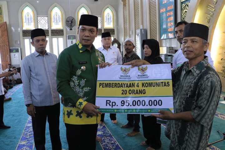 Pemko Pekanbaru Melalui BAZNAS Kembali Salurkan Zakat Sebesar Rp725