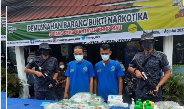 TNI AL Dan BNNP Riau Musnahkan 12 Kg Sabu dan 218,75 Ganja