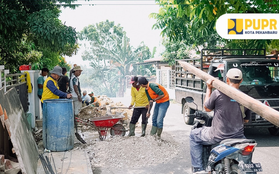 Cegah Air Meluap, PUPR Kota Pekanbaru Lakukan Perbaikan Drainase di Jalan Lembah Raya