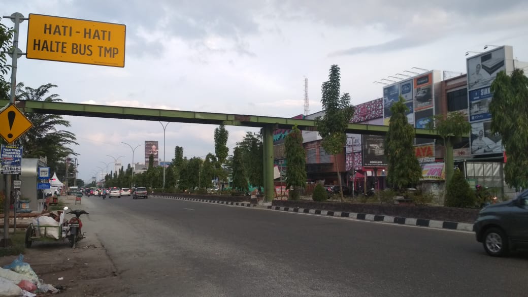 Besi Besar Melintang di Jalan Tuanku Tambusai, Ini Komentar Kadishub Pekanbaru