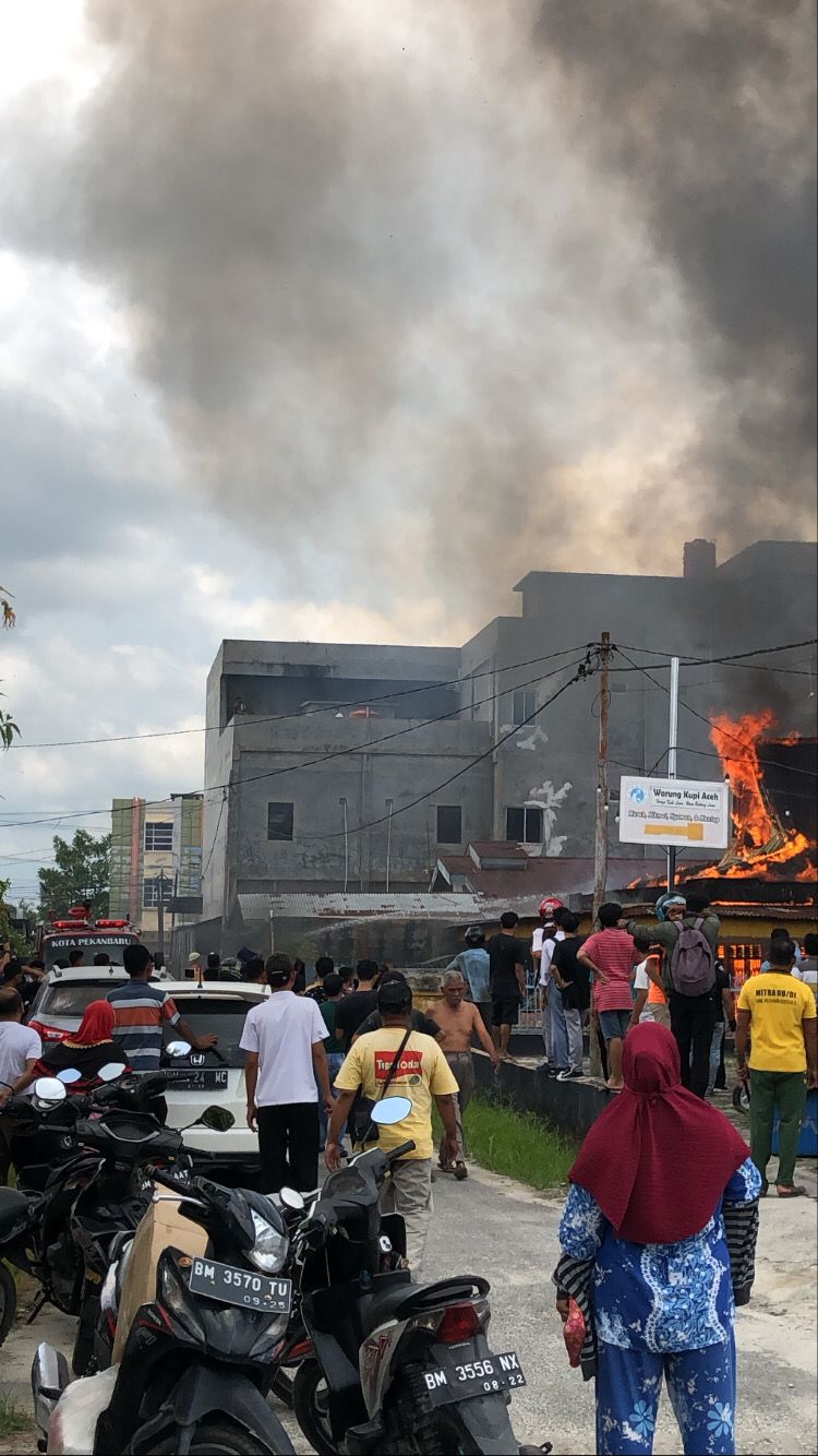 Diduga Akibat Korsleting Listrik, Rumah Bulatan Hangus Terbakar