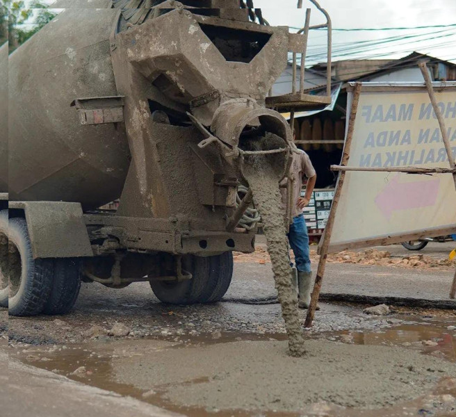 Langkah Awal, PUPR Pekanbaru Cor  Lubang Jalan Dharma Bakti