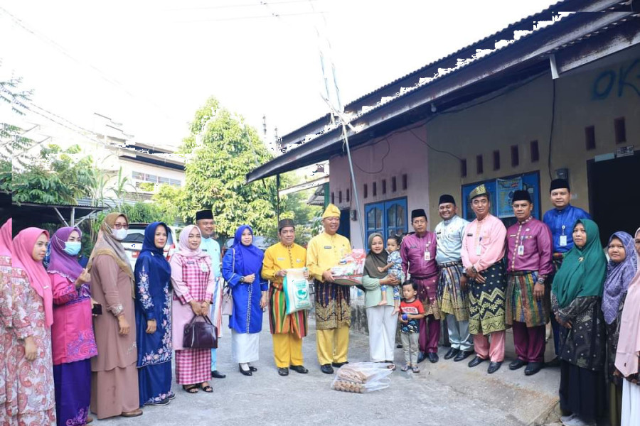 Sekdako Pekanbaru Kembali Salurkan Bantuan Stunting Tahap Dua