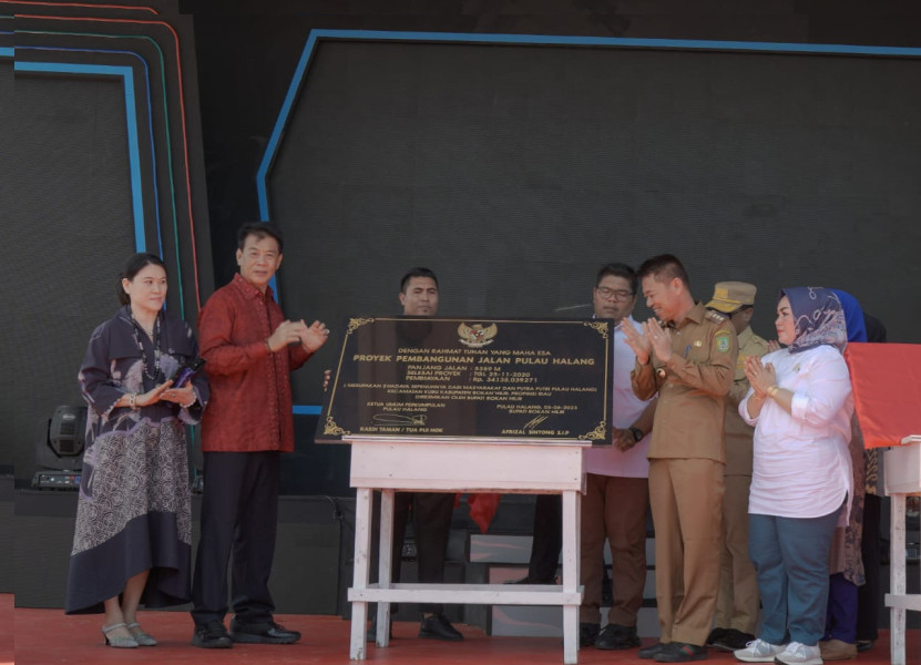 Bupati Rohil Resmikan Penggunaan Pembangunan Jalan di Pulau Halang