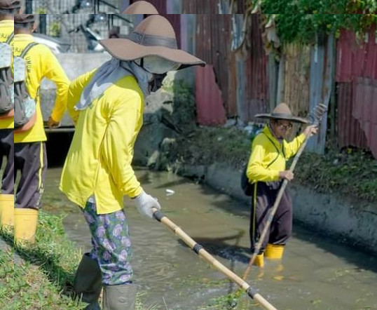 Dibantu Alat Dan Pasukan Kuning, PUPR Pekanbaru Bersihkan Drainase Arifin Ahmad