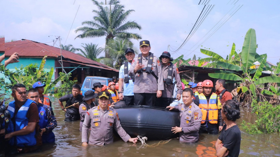 Wali Kota Pekanbaru Bersama Kapolda Riau Tinjau Langsung Kondisi Terkini Banjir di Rumbai