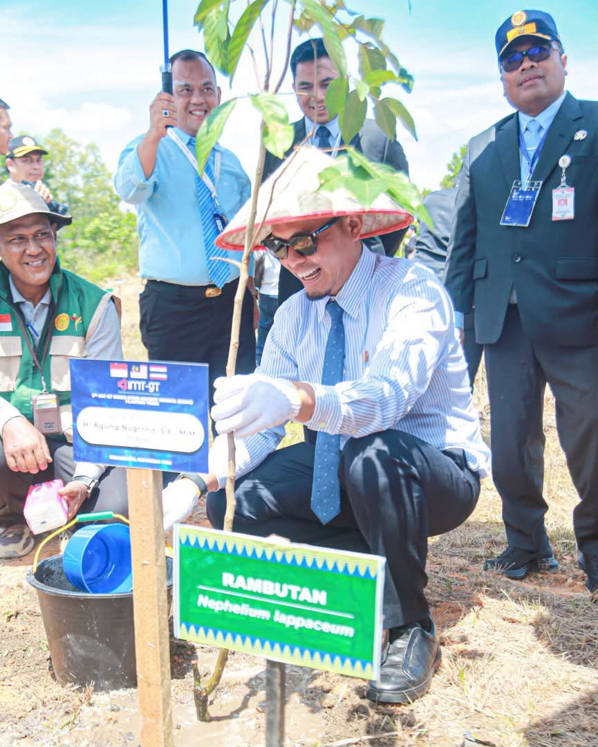 IMT-GT Tanam Pohon di Pekanbaru, Wako Agung: Menanam Pohon Sama dengan Menanam Masa Depan