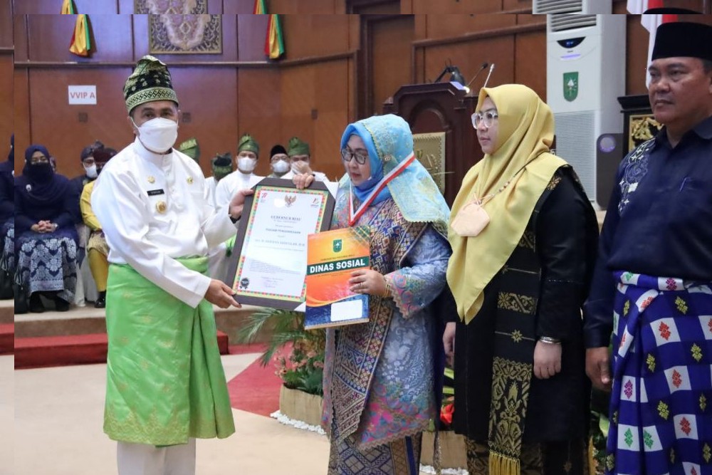 HUT Riau ke-65, 12 Tokoh Pejuang Ini Raih Penghargaan