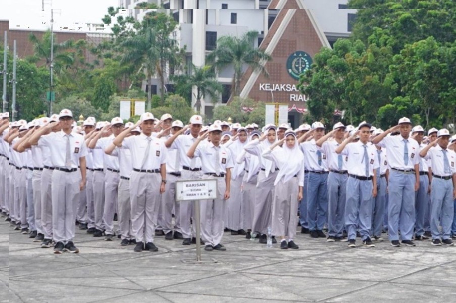 Disdik Riau Gratiskan Seragam Bagi Siswa Kurang Mampu, Ini Penjelasannya!