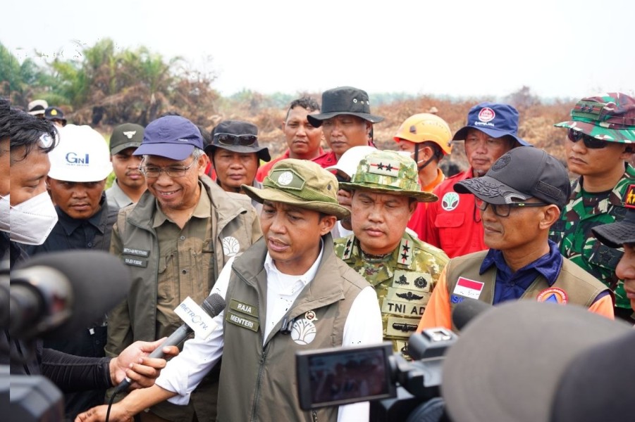 Tekan Karhutla Riau, Pemerintah Tambah Helikopter Water Bombing dan Modifikasi Cuaca