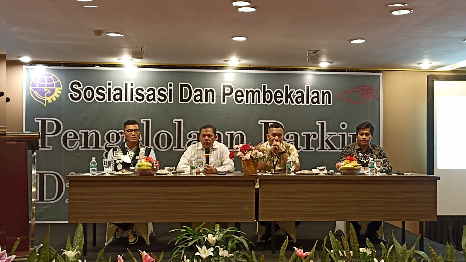 Tingkatkan Layanan Parkir, Dishub dan Pengelola Beri Pembekalan Kepada 100 Jukir