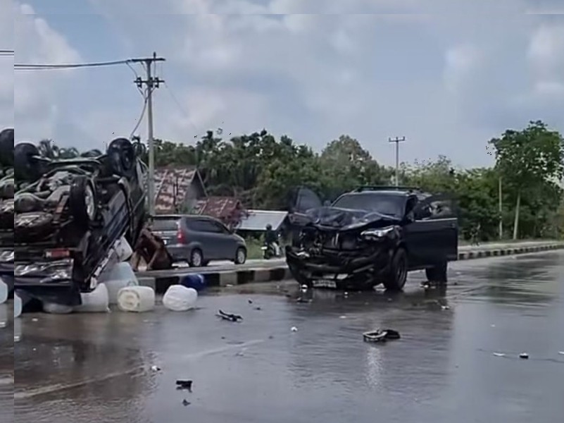 Diduga Sopir Mengantuk, Fortuner Hantam L300 di Jalur Pekanbaru–Bangkinang