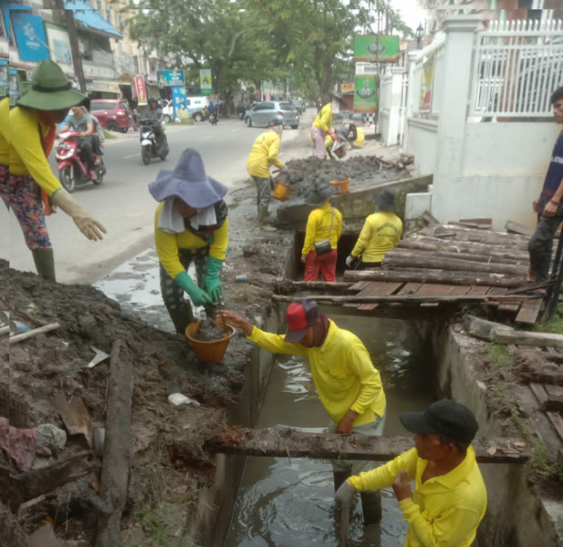 Normalisasi Drainase, PUPR Pekanbaru Kerahkan Pasukan Kuning Kewilayahan Ini