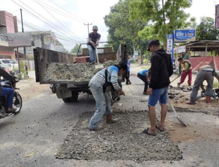 Dinas PUPR Segera Perbaiki  Jalan Balam dan Umban Sari Pekanbaru