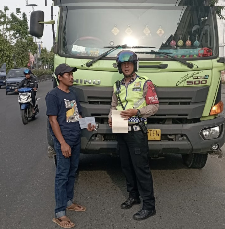 Langgar Aturan, 20 Truk Tonase Besar Ditilang