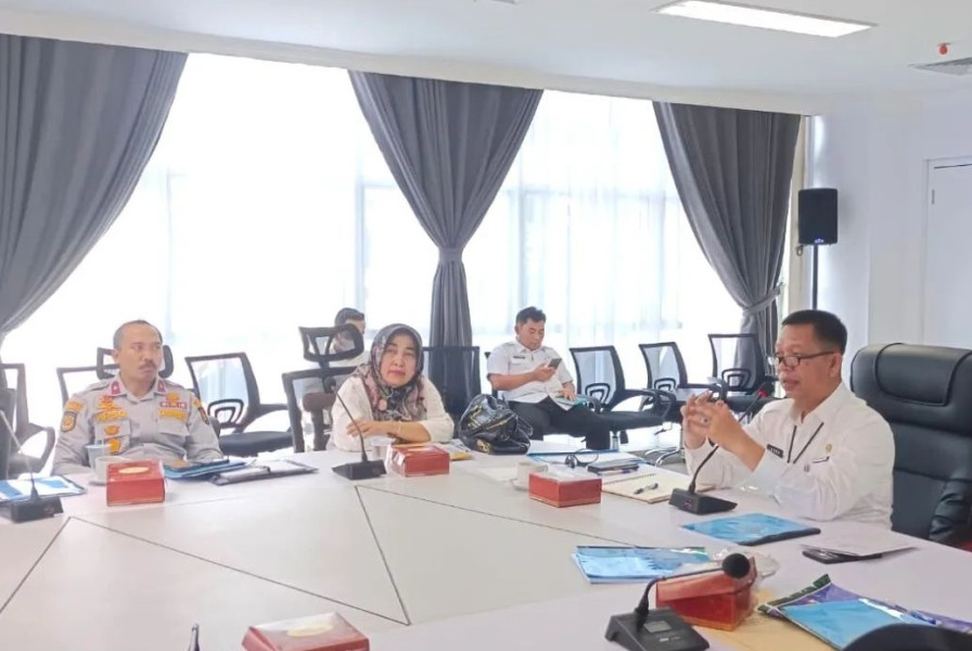 Dipimpin Sekdako, Kepala BPKAD Pekanbaru Hadiri Ekspose Kerjasama Pengelolaan Tiang Tumpu Fiber Optik
