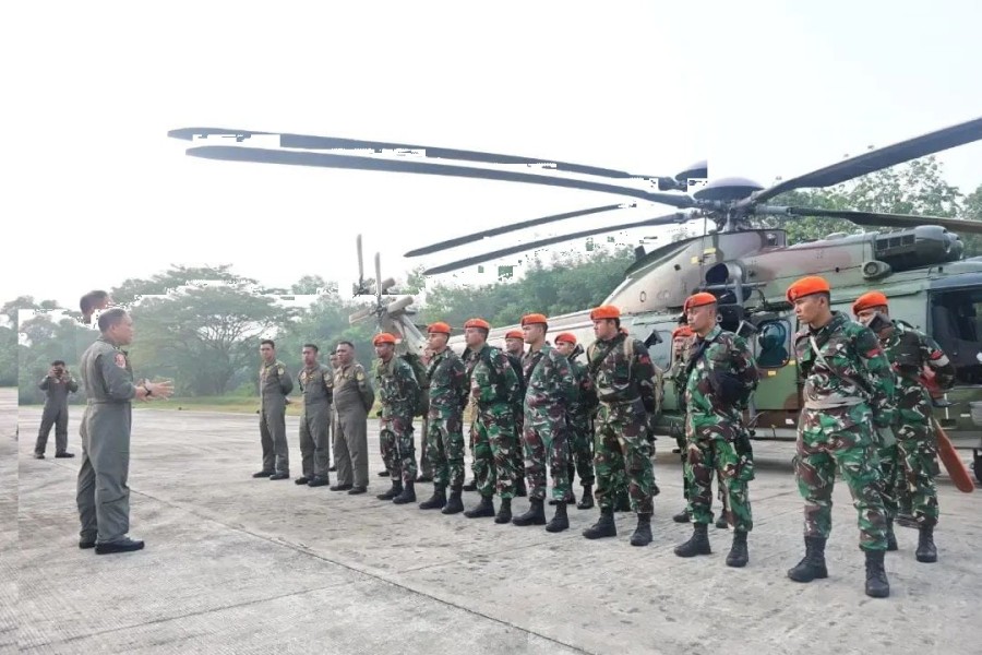 Kendalikan Karhutla di Kerumutan, 13 Prajurit Kopasgat Diterjunkan Lewat Udara