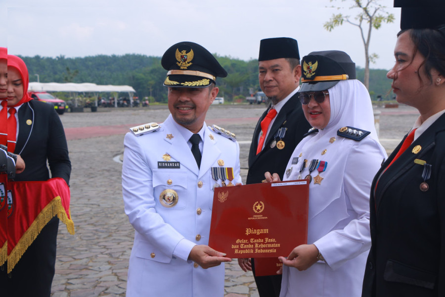 Ratusan ASN Pemko Pekanbaru Terima Penghargaan Satyalancana Karya Satya Dari Presiden RI