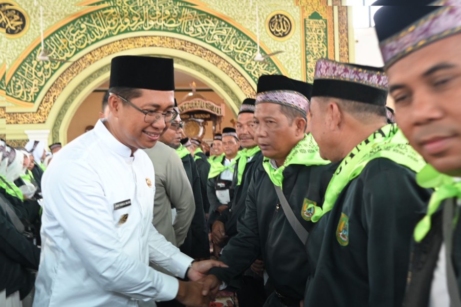 Wabup Rohil Jhony Charles Lepas Keberangkatan CJH Dari Masjid Nur Afandi Ujung Tanjung