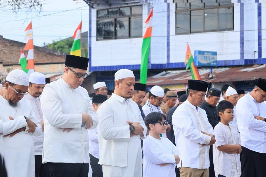 Iduladha Penuh Kepedulian, Wako Pekanbaru Apresiasi Demokrat Riau Tebar Kurban untuk Warga