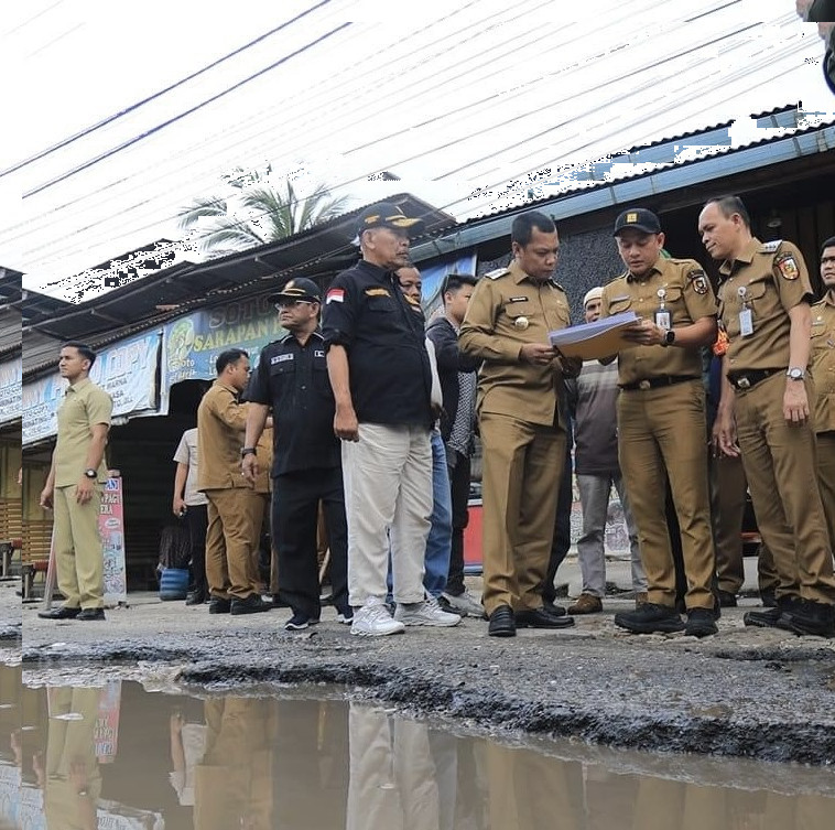 Pj Wali Kota Pekanbaru Pastikan Perbaiki Jalan Rusak Secara Bertahap