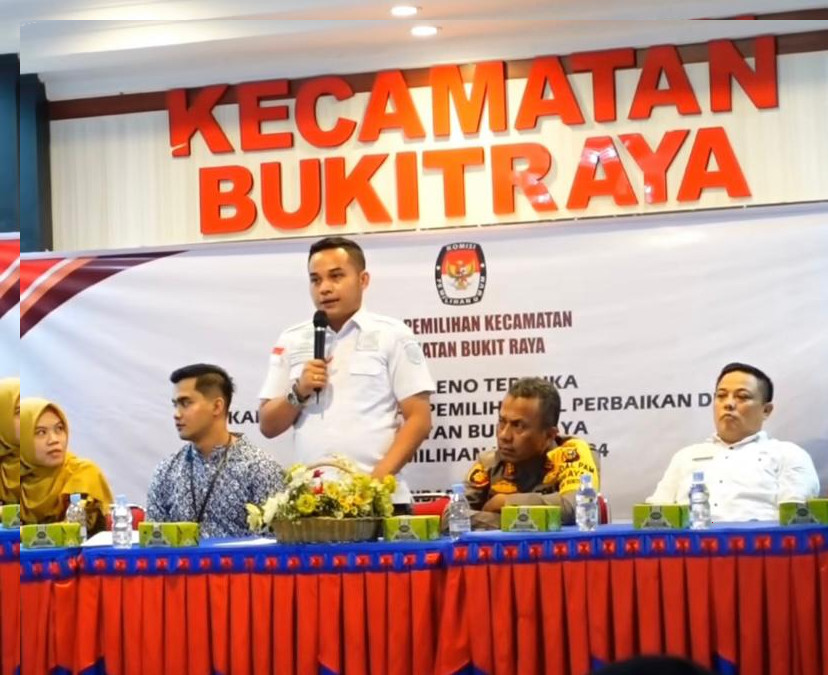 Hadiri Rapat Pleno Terbuka Rekapitulasi Daftar Pemilih Daftar Perbaikan DPS, Ini Harapan Camat Bukit Raya