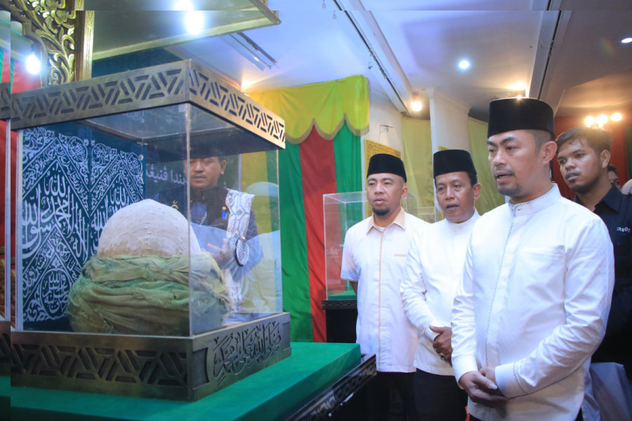 Pj Walikota Pekanbaru Hadiri Acara Pembentangan Benda Peninggalan Rasulullah SAW di Balai LAM Riau