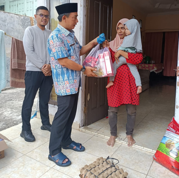 Kapala Dispora Pekanbaru Salurkan Bantuan Makanan Bagi Anak Stunting