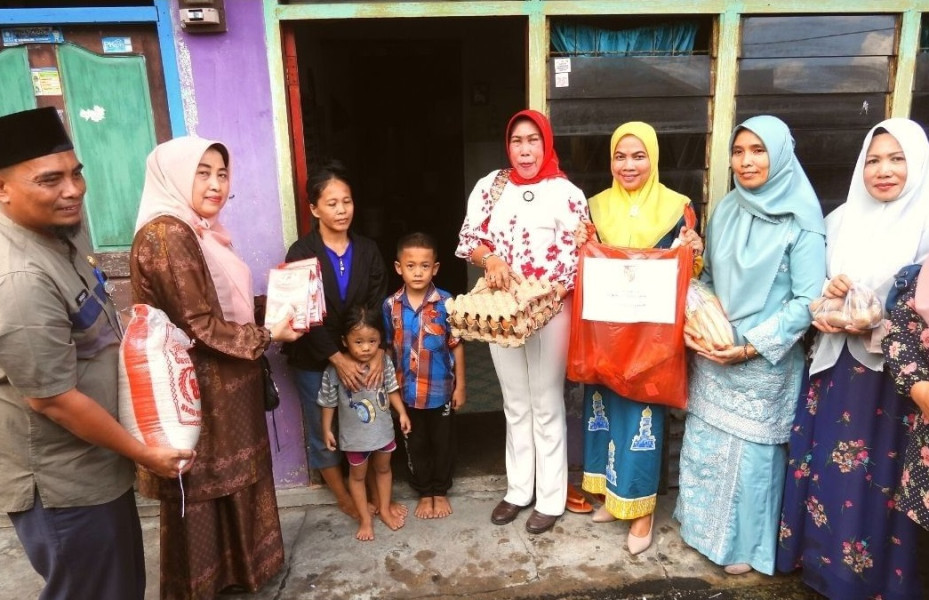 Kepala BPKAD Salurkan Bantuan Stanting Tahun 2023