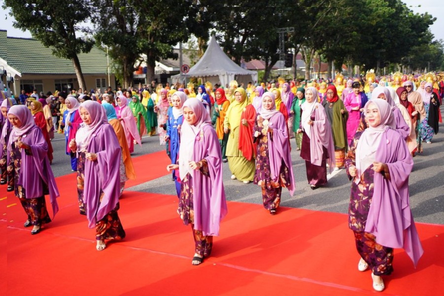 Simfoni Enam Ribu Langkah: Saat Zapin Mematri Marwah Riau di Langit Dunia