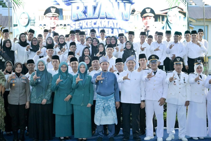 Agung Nugroho Kukuhkan 76 Ketua RT-RW Kecamatan Senapelan