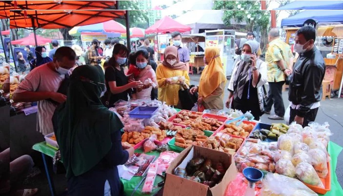 Pastikan Takjil Aman, Dinkes Turun Awasi Pedagang Pasar Ramadan