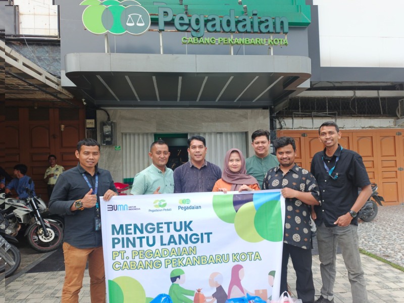 Gelar Jum’at Berkah, Pegadaian Kanwil II Pekanbaru Bagian Makanan Siap Saji ke Masyarakat