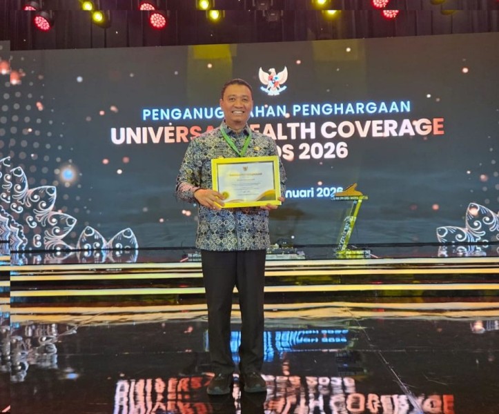 Pekanbaru Raih UHC Awards 2026 Kategori Madya, Wawako Terima Penghargaan