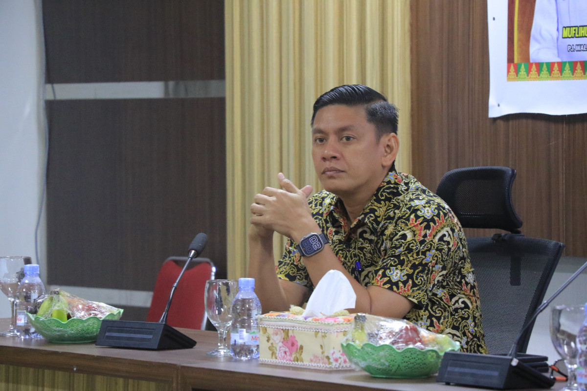 Dinas PUPR Kota Pekanbaru Perbaiki Jalan Berlubang di Jalan Durian