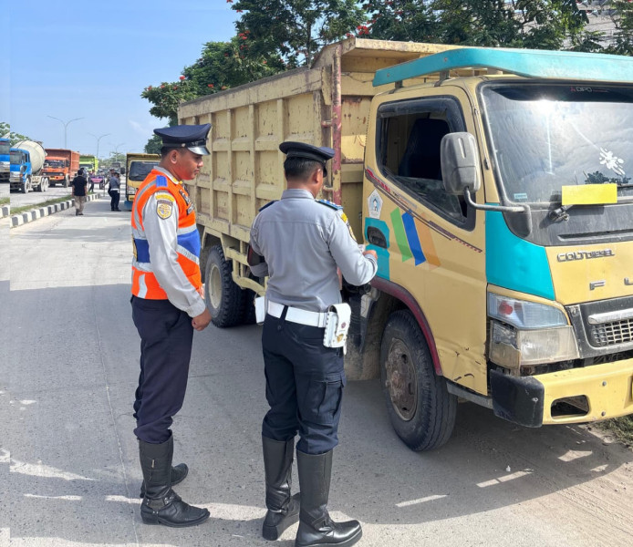 Dishub Bersama Petugas Gabungan Tilang 40 Angkutan Penumpang dan Barang